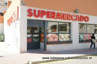 Estepona, Puerto Alto supermarkt